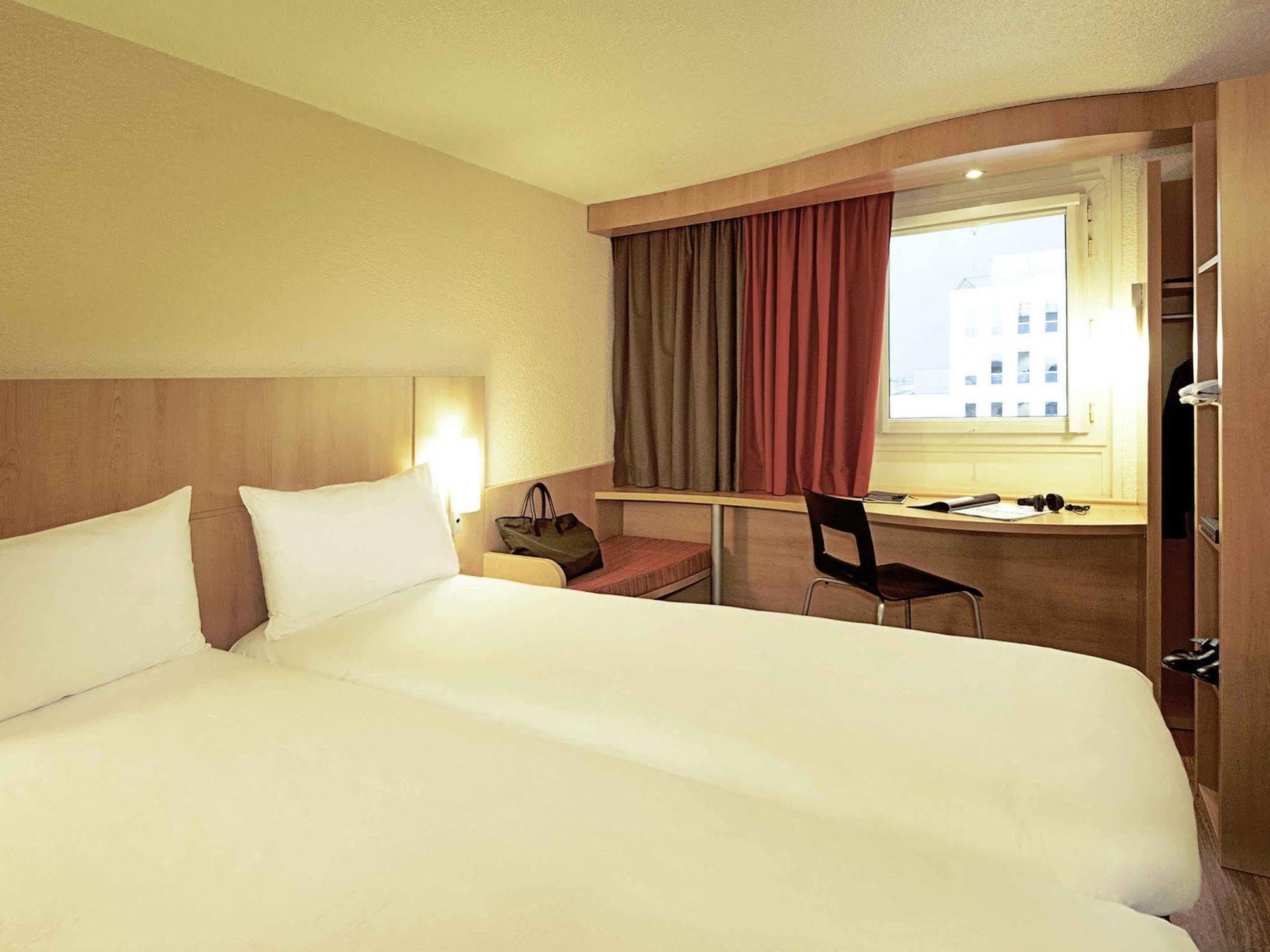 Ibis Centre Hotel 3*